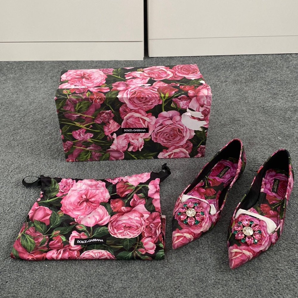 Dolce & Gabbana Flats with dust bag and box